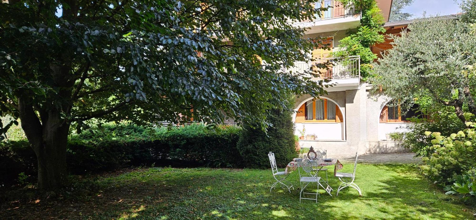 Appartamento Con Ingresso Autonomo, Giardino Privato E Portico Introbio Eksteriør bilde